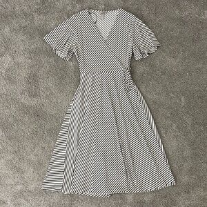 H&M Stripe Midi Dress 🖤